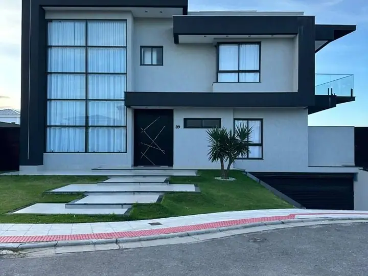 Casa em Boulevard Lagoa, Serra